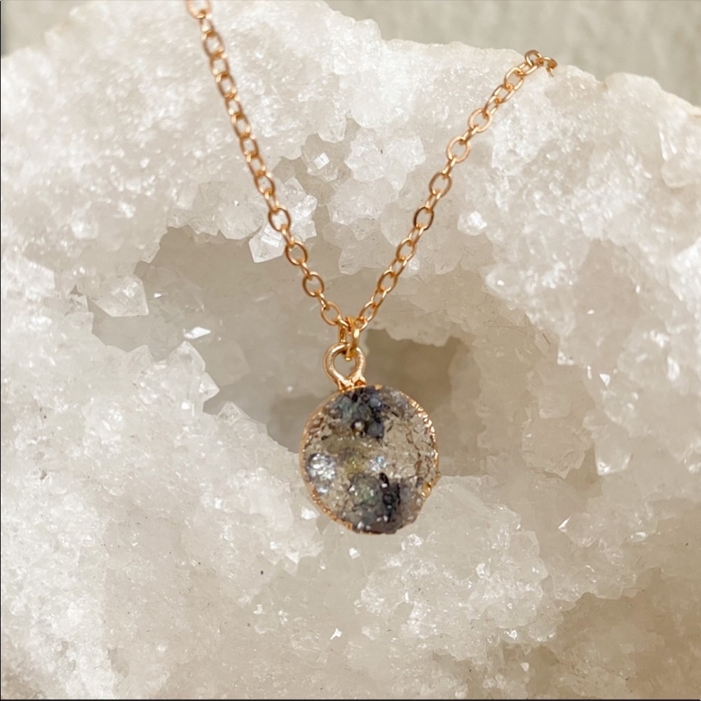 Dainty necklace new